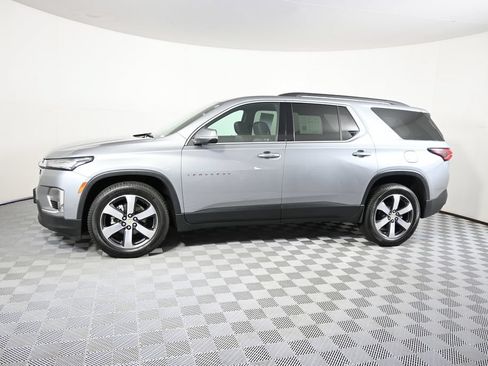 Used 2023 Chevrolet Traverse LT w/ LT Premium Package AWD/4WD image 2