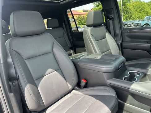 Used 2024 Chevrolet Suburban Z71 w/ Luxury Package AWD/4WD image 50
