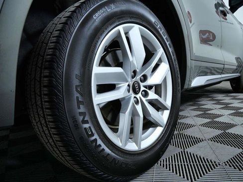 Used 2023 Audi Q5 2.0T Premium w/ Convenience Package image 9