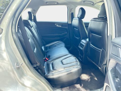 Used 2019 Ford Edge Titanium FWD image 13