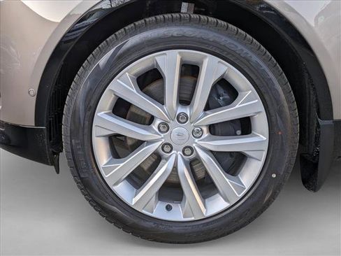 New 2024 Land Rover Discovery Dynamic SE image 7