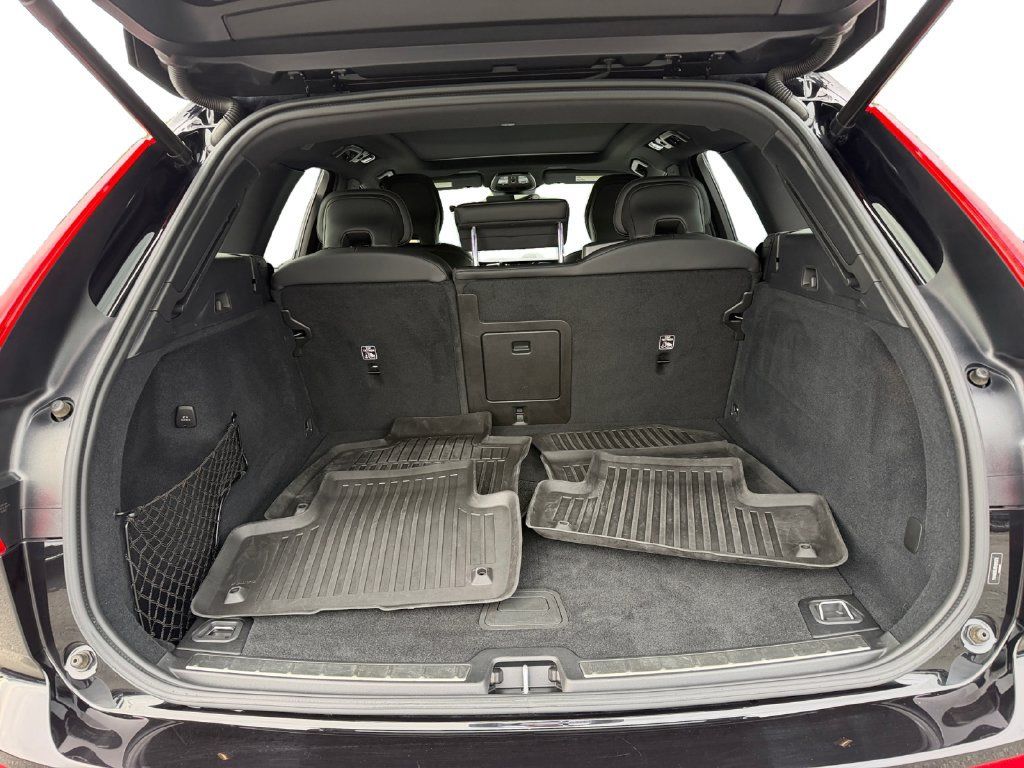 Certified 2024 Volvo XC60 T8 Ultimate AWD/4WD image 11
