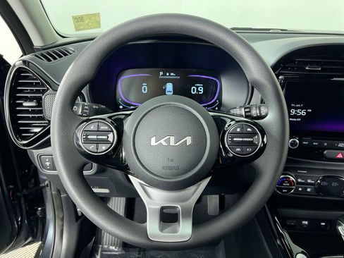 Certified 2025 Kia Soul LX w/ LX Technology Package FWD image 16