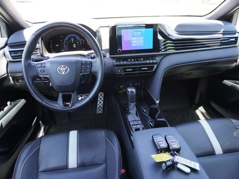 Used 2025 Toyota Camry SE w/ Convenience Package FWD image 2