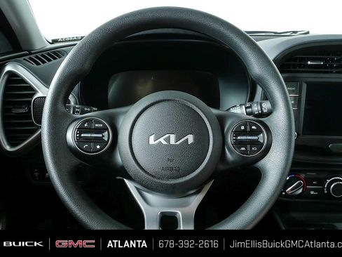 Used 2025 Kia Soul LX FWD image 9