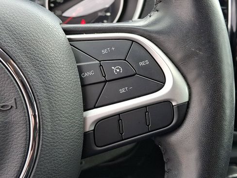 Used 2019 Jeep Compass Latitude image 22