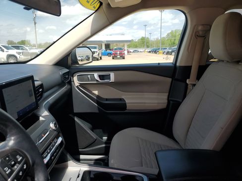 Used 2020 Ford Explorer XLT AWD/4WD image 26
