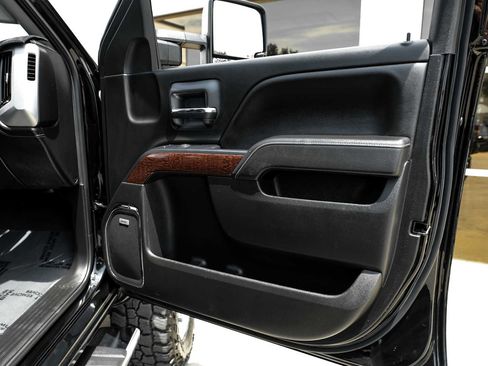 Used 2019 GMC Sierra 2500 SLT w/ Duramax Plus Package AWD/4WD image 39