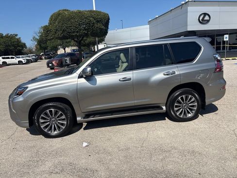 Used 2023 Lexus GX 460 Luxury w/ Accessory Package AWD/4WD image 2
