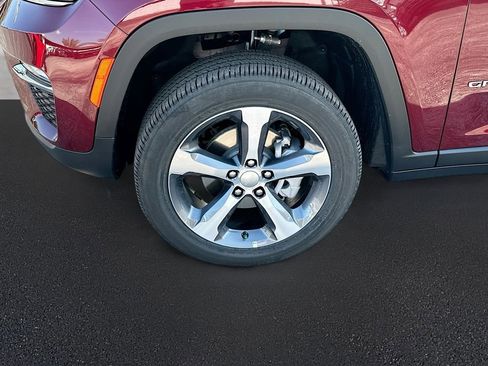 New 2025 Jeep Grand Cherokee Limited image 42