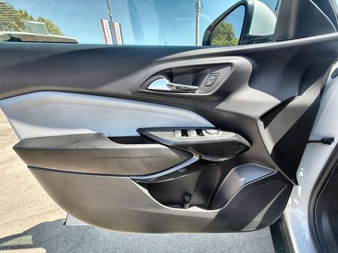 Used 2025 Chevrolet Trax LT FWD image 20