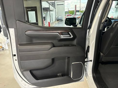Used 2025 GMC Sierra 1500 SLT RWD image 18