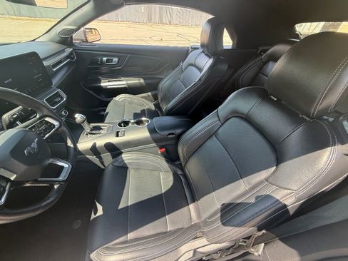 Used 2025 Ford Mustang Premium RWD image 3