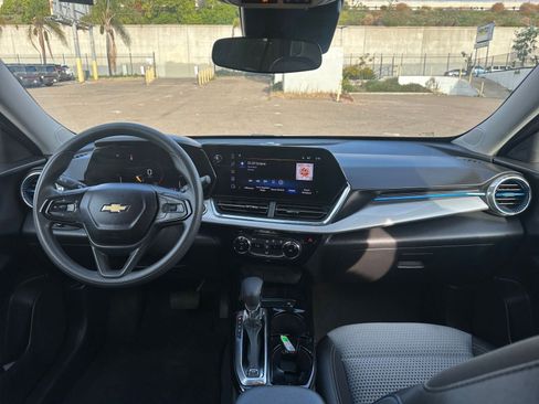 Used 2025 Chevrolet Trax LT image 31