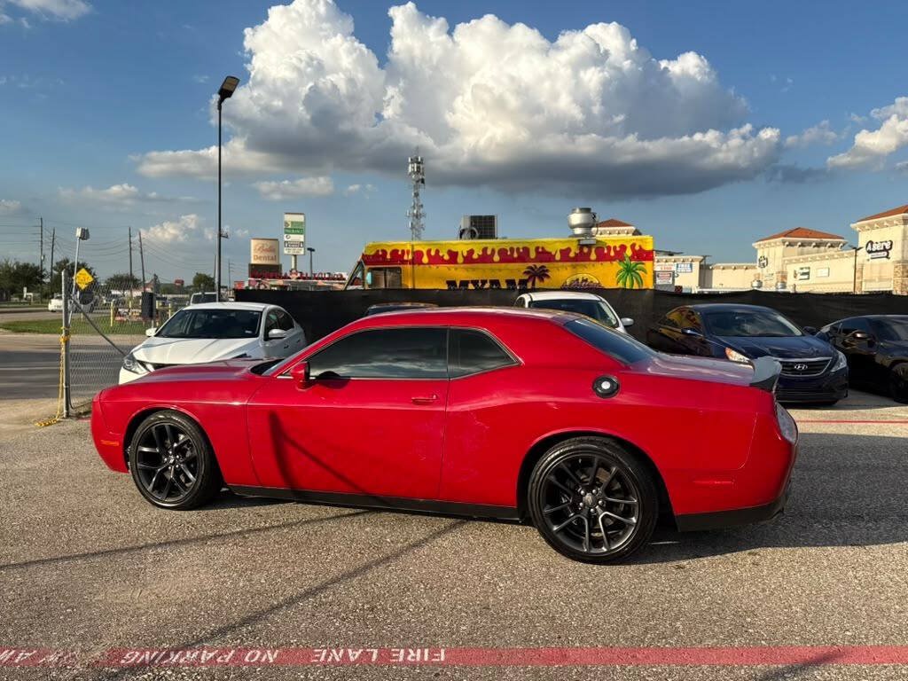 Used 2017 Dodge Challenger R/T Scat Pack w/ Leather Interior Group RWD image 19