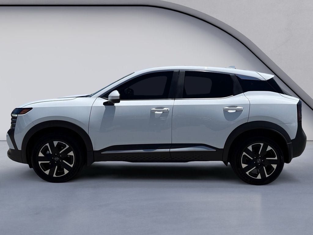 Used 2025 Nissan Kicks SV AWD/4WD image 2