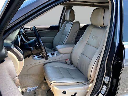 Used 2017 Jeep Grand Cherokee Overland AWD/4WD image 8