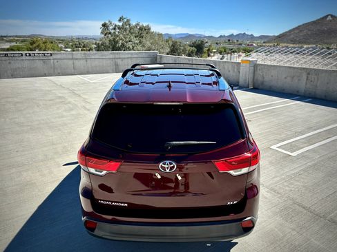 Used 2019 Toyota Highlander XLE FWD image 8
