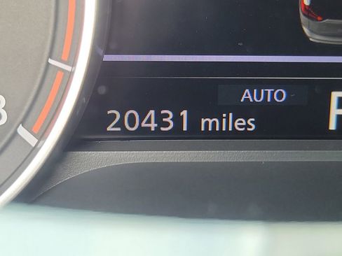 Used 2025 Nissan Rogue SV image 30