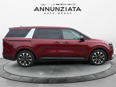 Used 2024 Kia Carnival EX image 6