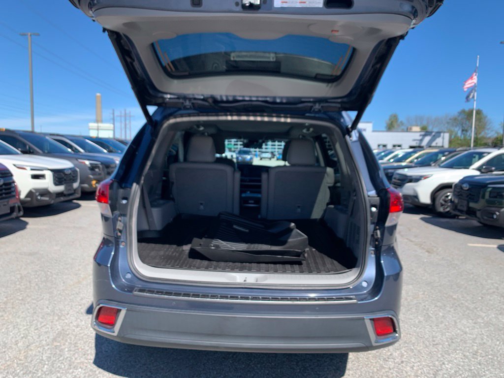 Used 2017 Toyota Highlander Limited Platinum w/ Carpet Mat Package AWD/4WD image 28