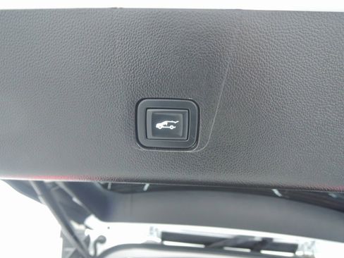 Used 2020 Chevrolet Traverse LT w/ LT Premium Package image 31