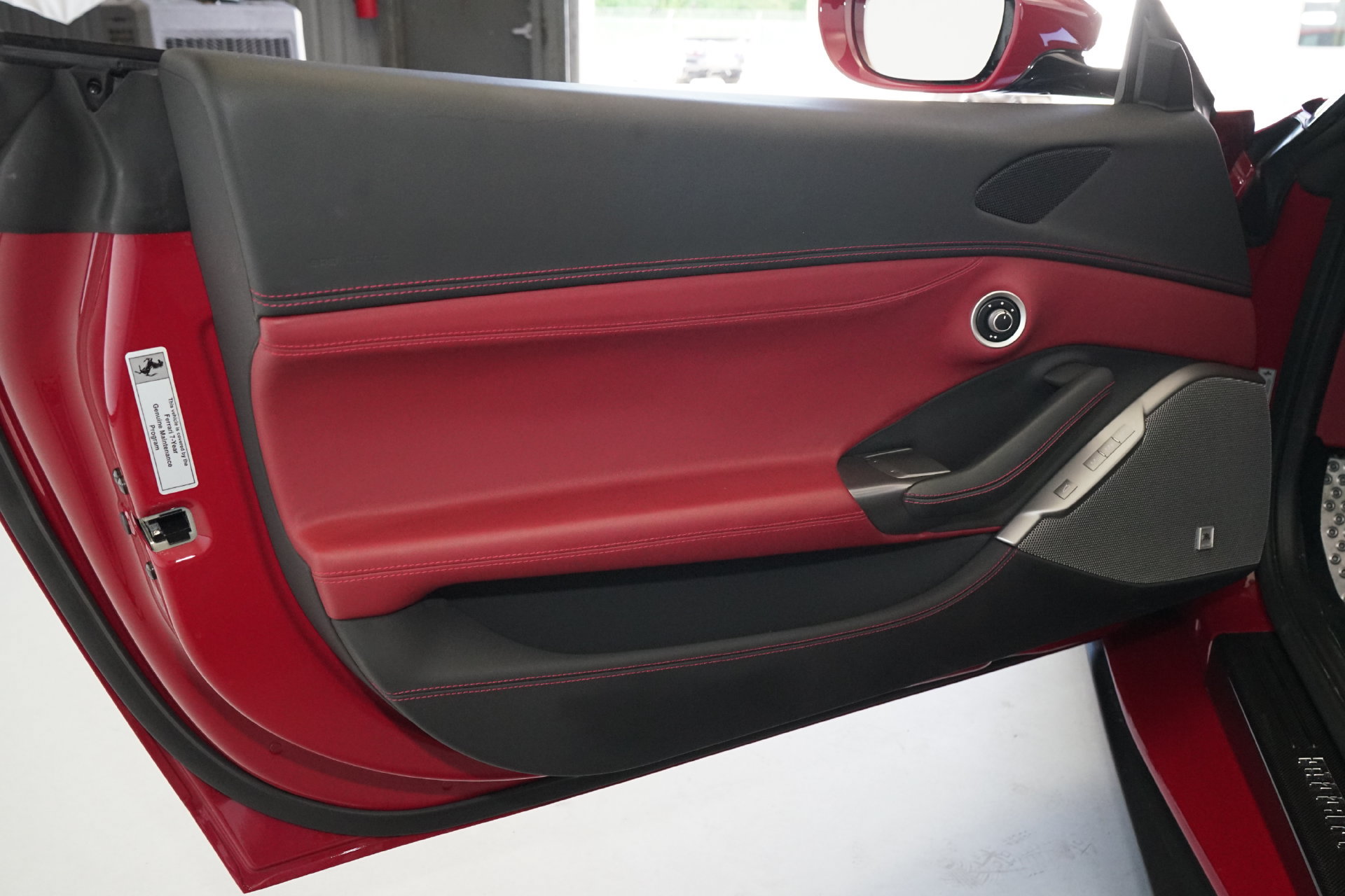 Used 2019 Ferrari Portofino RWD image 21