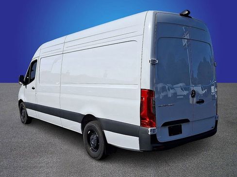 Used 2025 Mercedes-Benz Sprinter 2500 image 6