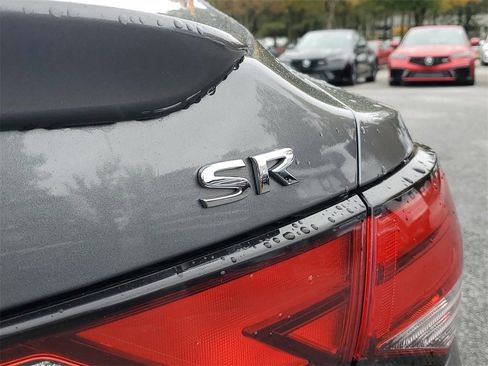 Used 2022 Nissan Sentra SR w/ SR Premium Package image 9