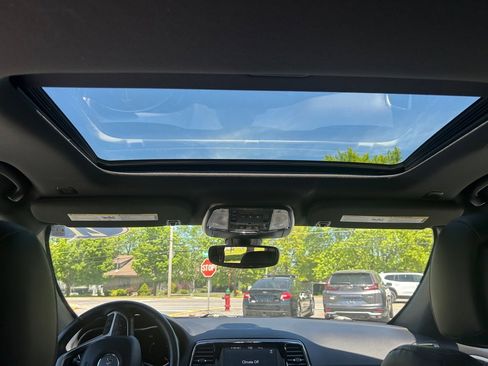 Used 2021 Jeep Grand Cherokee Limited image 33