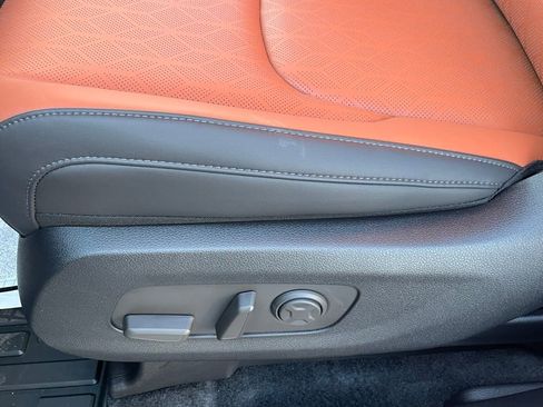 New 2026 Kia Carnival EX FWD image 10