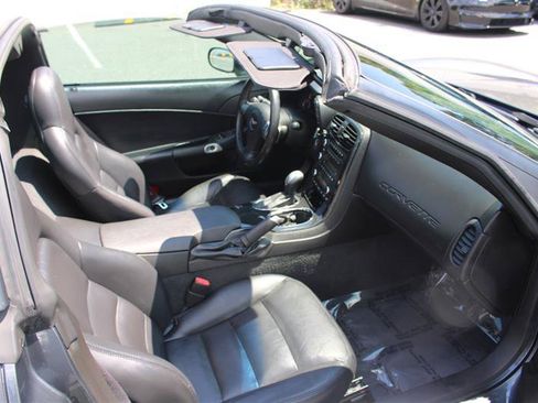 Used 2010 Chevrolet Corvette Coupe w/ 1LT RWD image 11