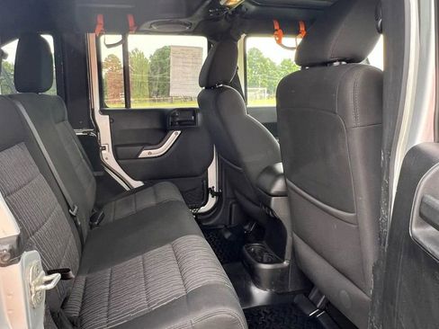 Used 2012 Jeep Wrangler Unlimited Rubicon w/ Connectivity Group image 12