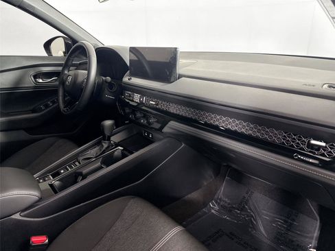 Used 2025 Honda Accord Sport image 40