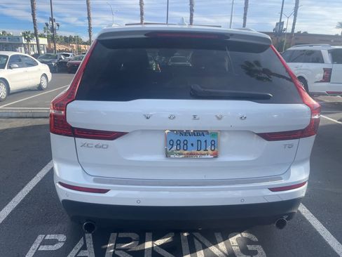 Used 2021 Volvo XC60 T5 Momentum w/ Advanced Package image 4