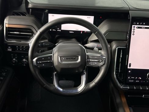 Used 2025 GMC Yukon XL Denali image 15