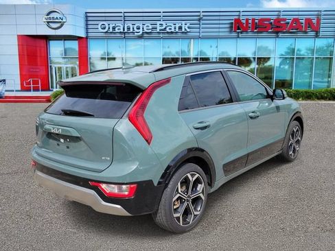 Used 2023 Kia Niro EX Touring FWD image 2