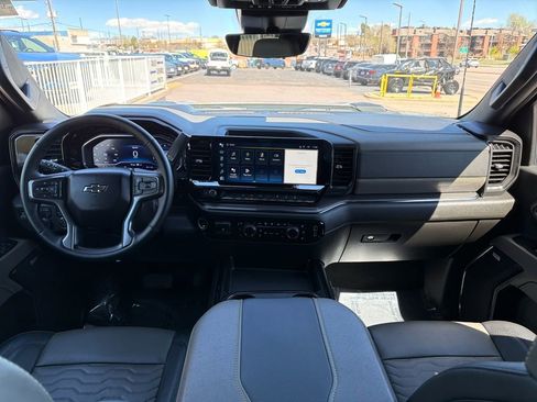 Used 2025 Chevrolet Silverado 2500 ZR2 w/ Technology Package image 12
