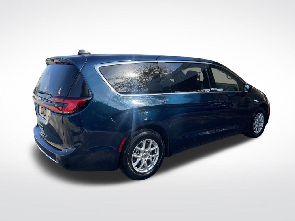 Used 2024 Chrysler Pacifica Touring-L FWD image 40