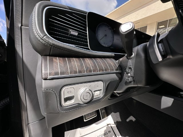 Used 2025 Mercedes-Benz Maybach GLS 600 4MATIC image 21