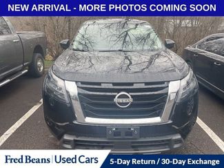 Used 2024 Nissan Pathfinder S video 2