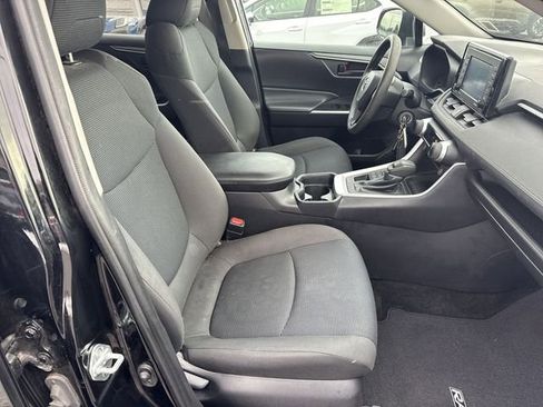 Used 2021 Toyota RAV4 LE image 21