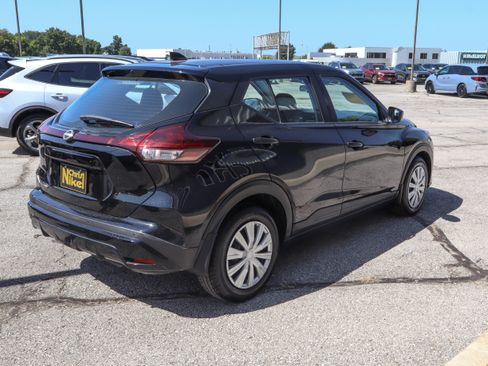 Used 2023 Nissan Kicks S FWD image 4