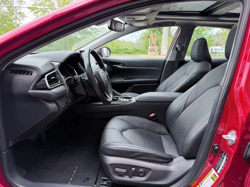 Used 2021 Toyota Camry XSE image 29