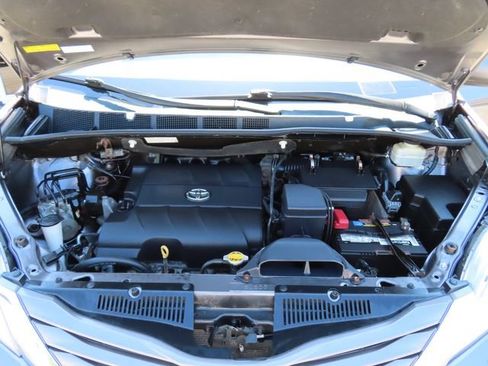 Used 2016 Toyota Sienna LE AWD/4WD image 31