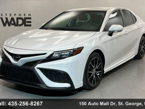 Used 2023 Toyota Camry SE FWD image 1