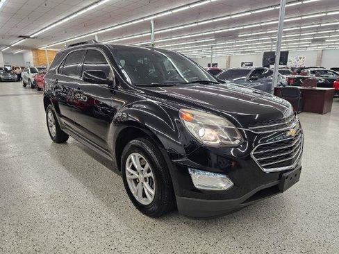 Used 2017 Chevrolet Equinox LT image 3