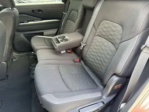 Used 2025 Nissan Pathfinder SV FWD image 24