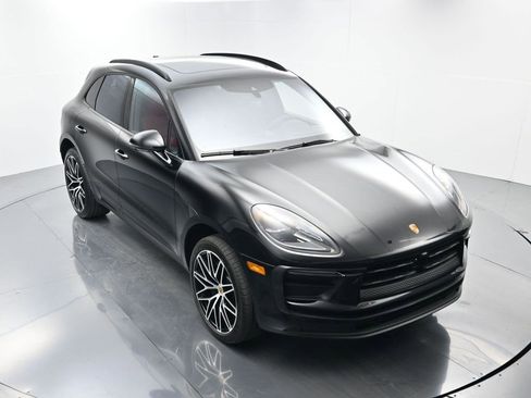 Used 2025 Porsche Macan image 45