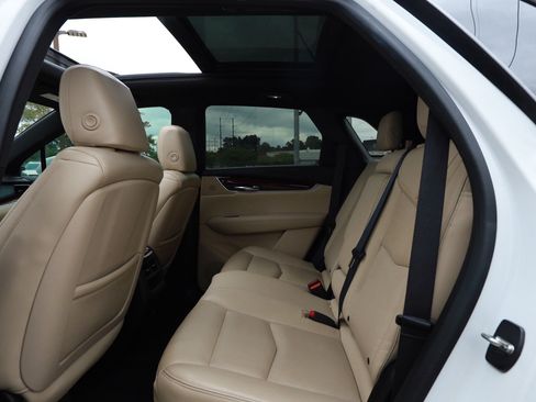 Used 2017 Cadillac XT5 Premium Luxury FWD image 25